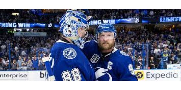 Tampa Bay Lightning finále 2-1 Tampa Bay Lightning finále 2-1